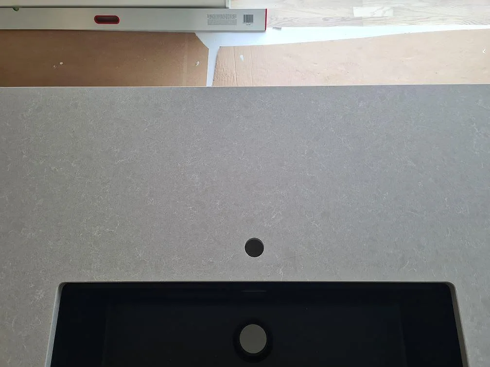 Køkkenbordplade i Technistone Noble Ivory White, Ösmo – billede 5