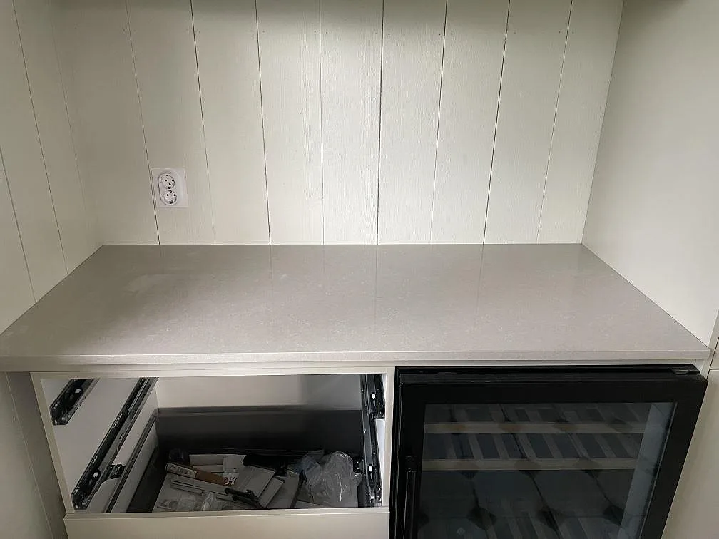 Køkkenbordplade i Technistone Noble Ivory White, Östhammar – billede 2