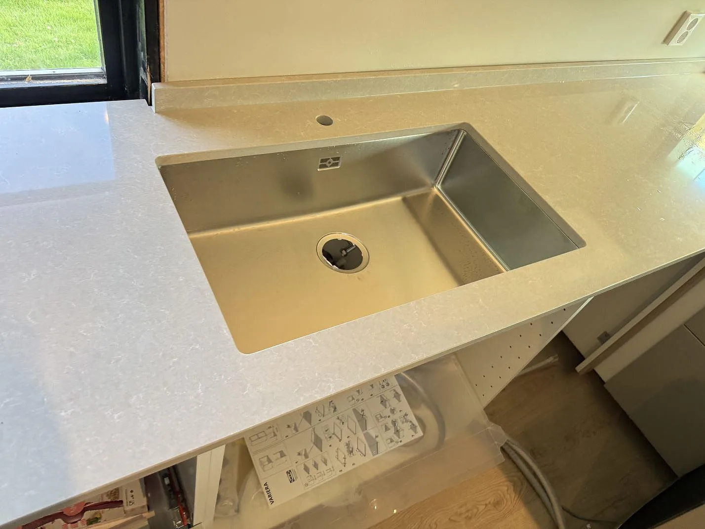 Køkkenbordplade i Technistone Noble Ivory White, Oskarström – billede 5