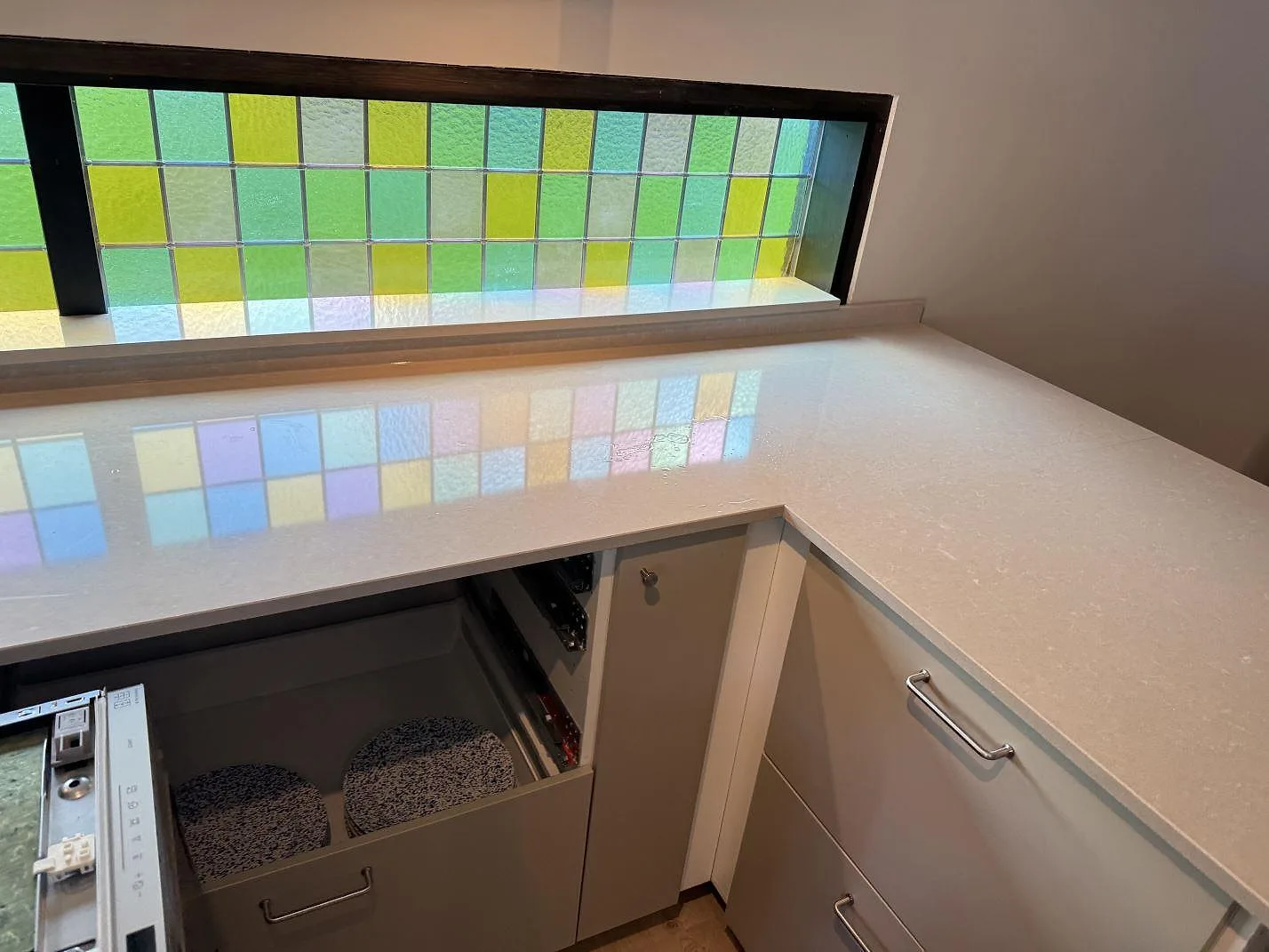 Køkkenbordplade i Technistone Noble Ivory White, Oskarström – billede 3