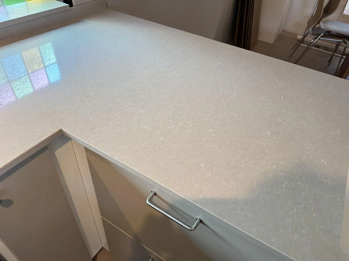 Køkkenbordplade i Technistone Noble Ivory White, Oskarström – billede 4