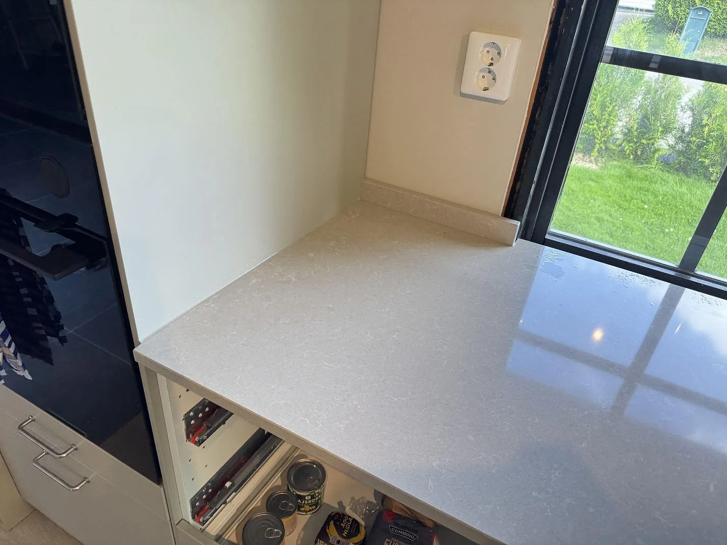 Køkkenbordplade i Technistone Noble Ivory White, Oskarström – billede 6