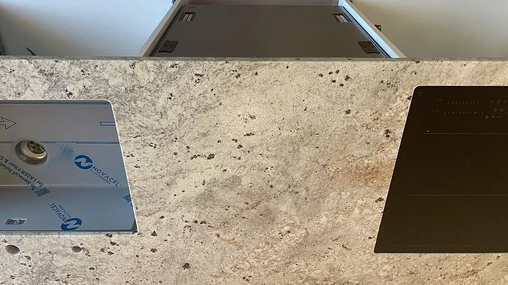 Køkkenbordplade i Technistone Noble Ivory White, Oskarström – billede 7