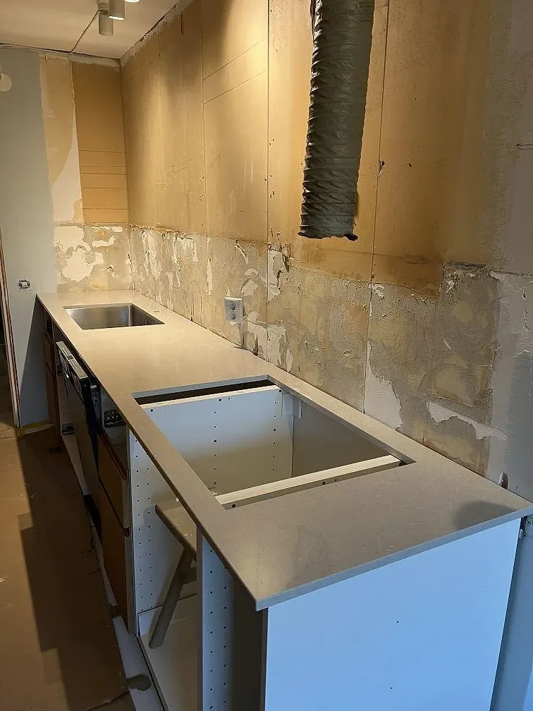 Køkkenbordplade i Technistone Noble Ivory White, Sköndal – billede 2
