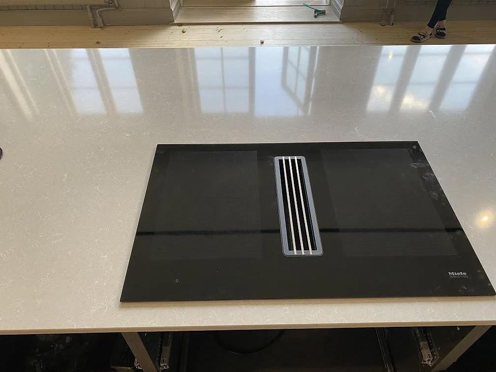 Køkkenbordplade i Technistone Noble Ivory White, Staffanstorp – billede 5