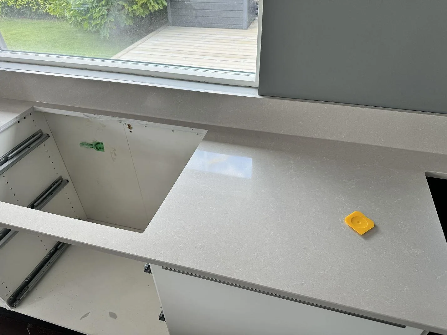 Køkkenbordplade i Technistone Noble Ivory White, Staffanstorp – billede 6