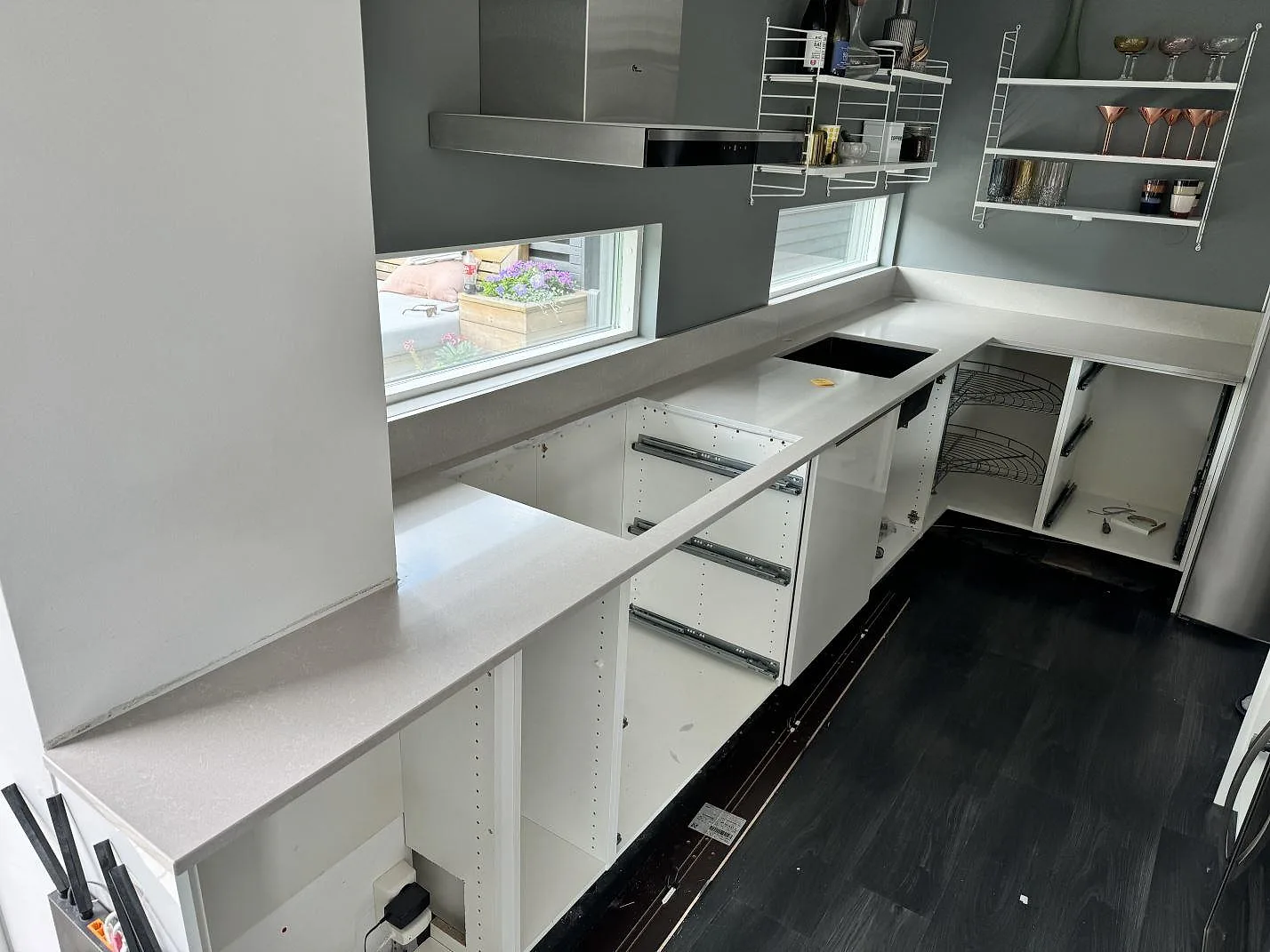 Gennemført projekt: Køkkenbordplade i Technistone Noble Ivory White, Staffanstorp.