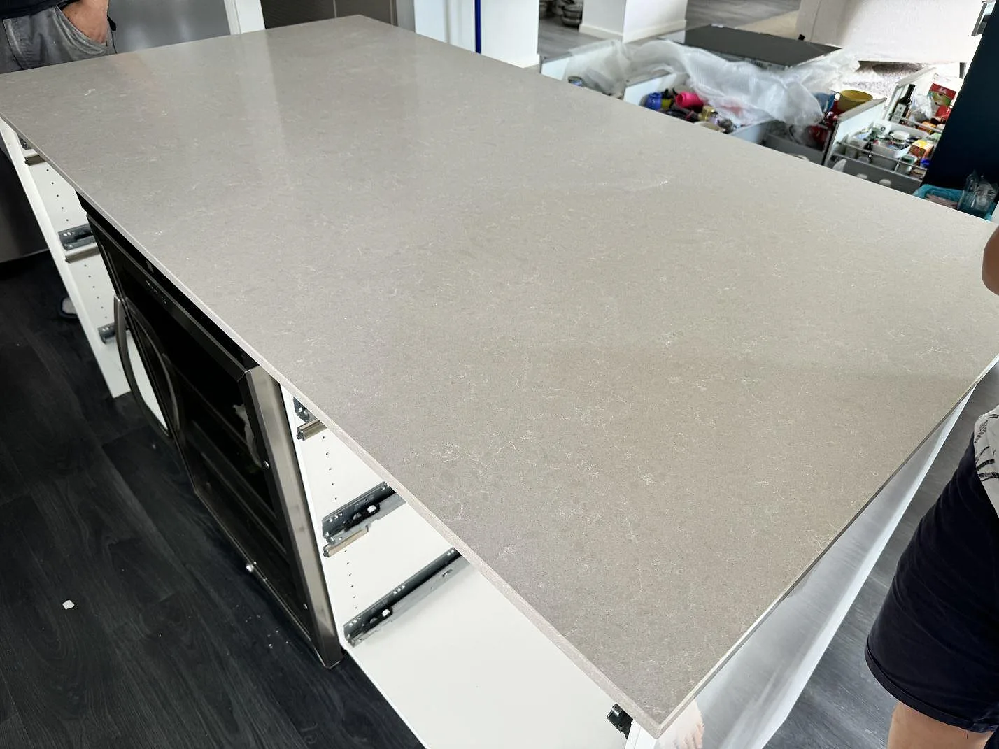 Køkkenbordplade i Technistone Noble Ivory White, Staffanstorp – billede 4