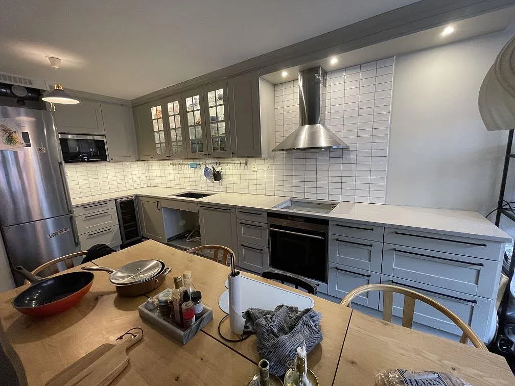 Køkkenbordplade i Technistone Noble Ivory White, Stockholm – billede 2