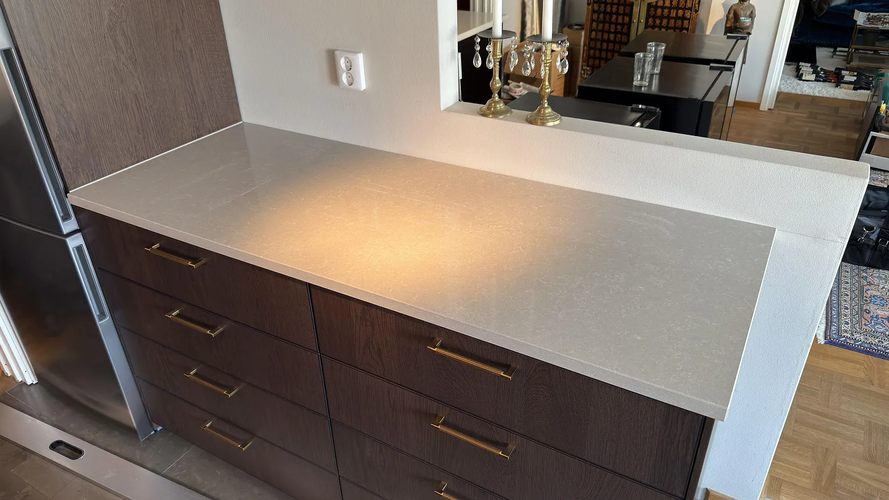 Køkkenbordplade i Technistone Noble Ivory White, Stockholm – billede 3