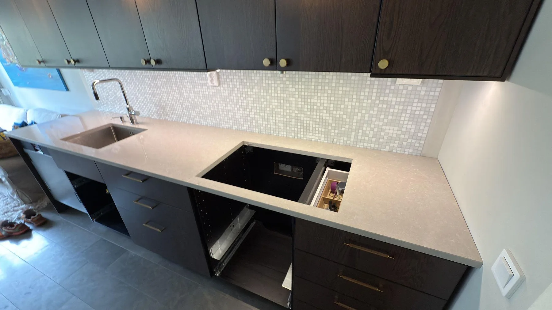 Køkkenbordplade i Technistone Noble Ivory White, Stockholm – billede 2