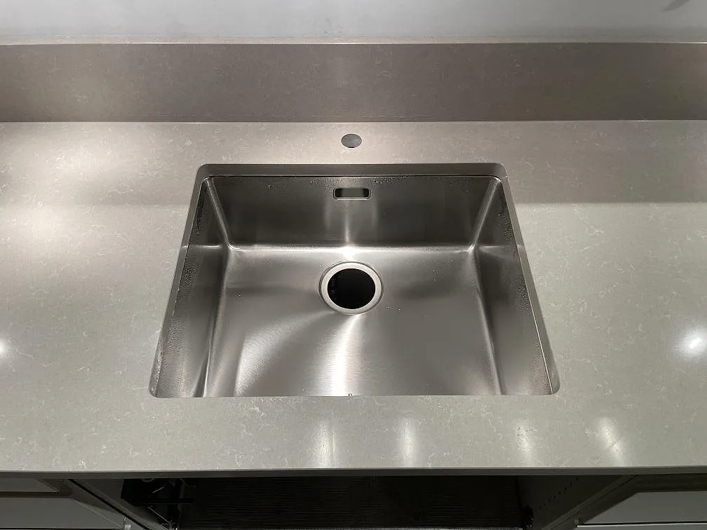 Køkkenbordplade i Technistone Noble Ivory White, Stockholm – billede 3