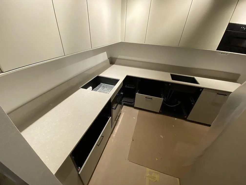Køkkenbordplade i Technistone Noble Ivory White, Stockholm – billede 2