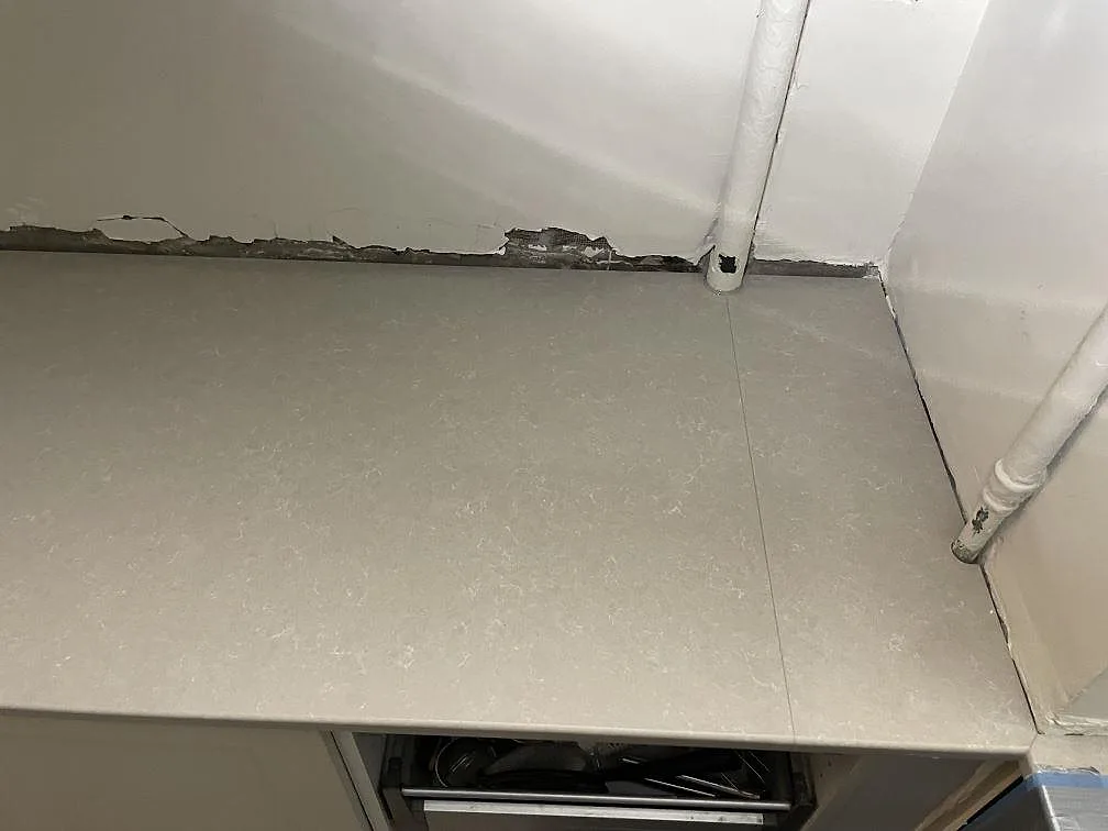 Køkkenbordplade i Technistone Noble Ivory White, Stockholm – billede 3