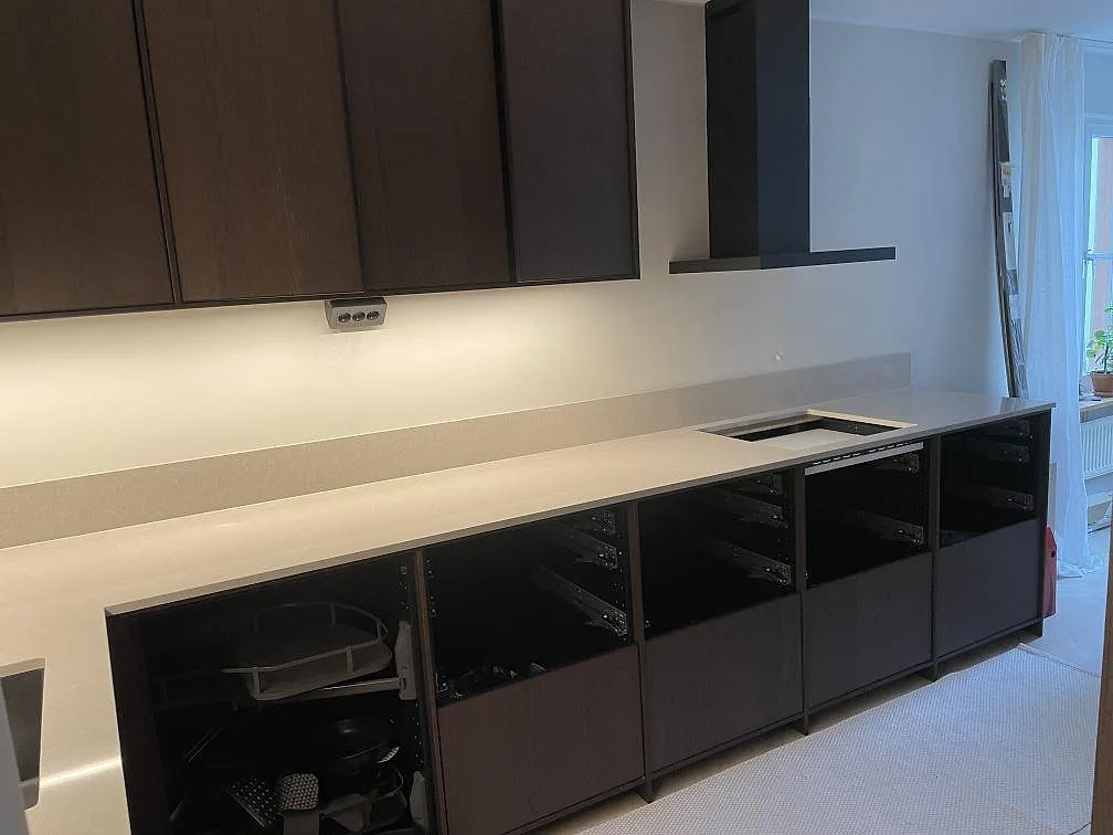 Køkkenbordplade i Technistone Noble Ivory White, Stockholm – billede 4