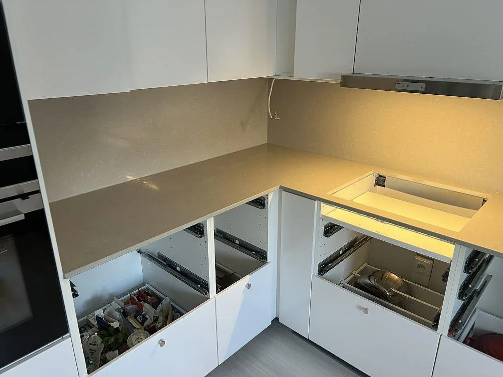 Køkkenbordplade i Technistone Noble Ivory White, Sturefors – billede 2