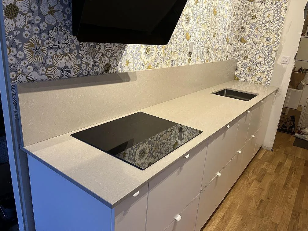 Køkkenbordplade i Technistone Noble Ivory White, Sundbyberg