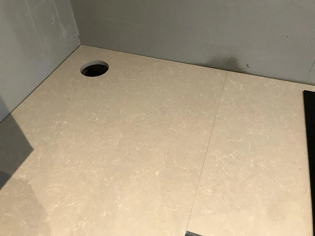 Køkkenbordplade i Technistone Noble Ivory White, Svalöv – billede 6