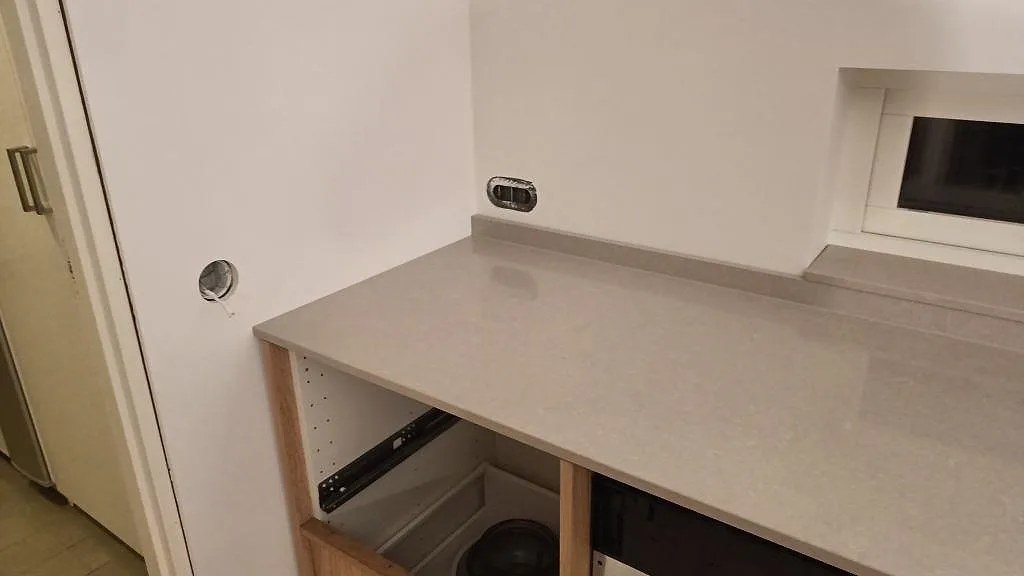Køkkenbordplade i Technistone Noble Ivory White, Trelleborg – billede 2