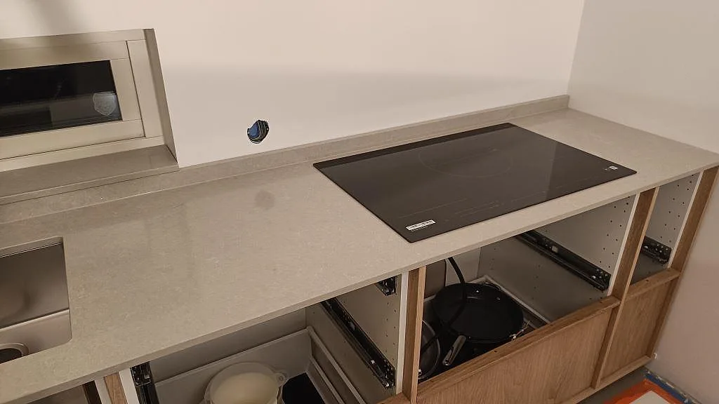Køkkenbordplade i Technistone Noble Ivory White, Trelleborg – billede 5