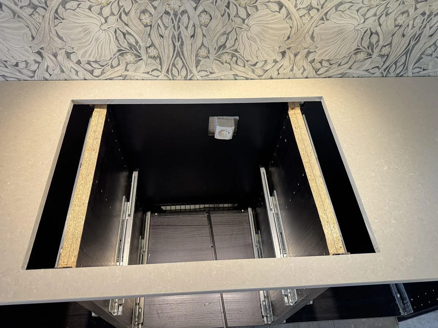 Køkkenbordplade i Technistone Noble Ivory White, Trelleborg – billede 7