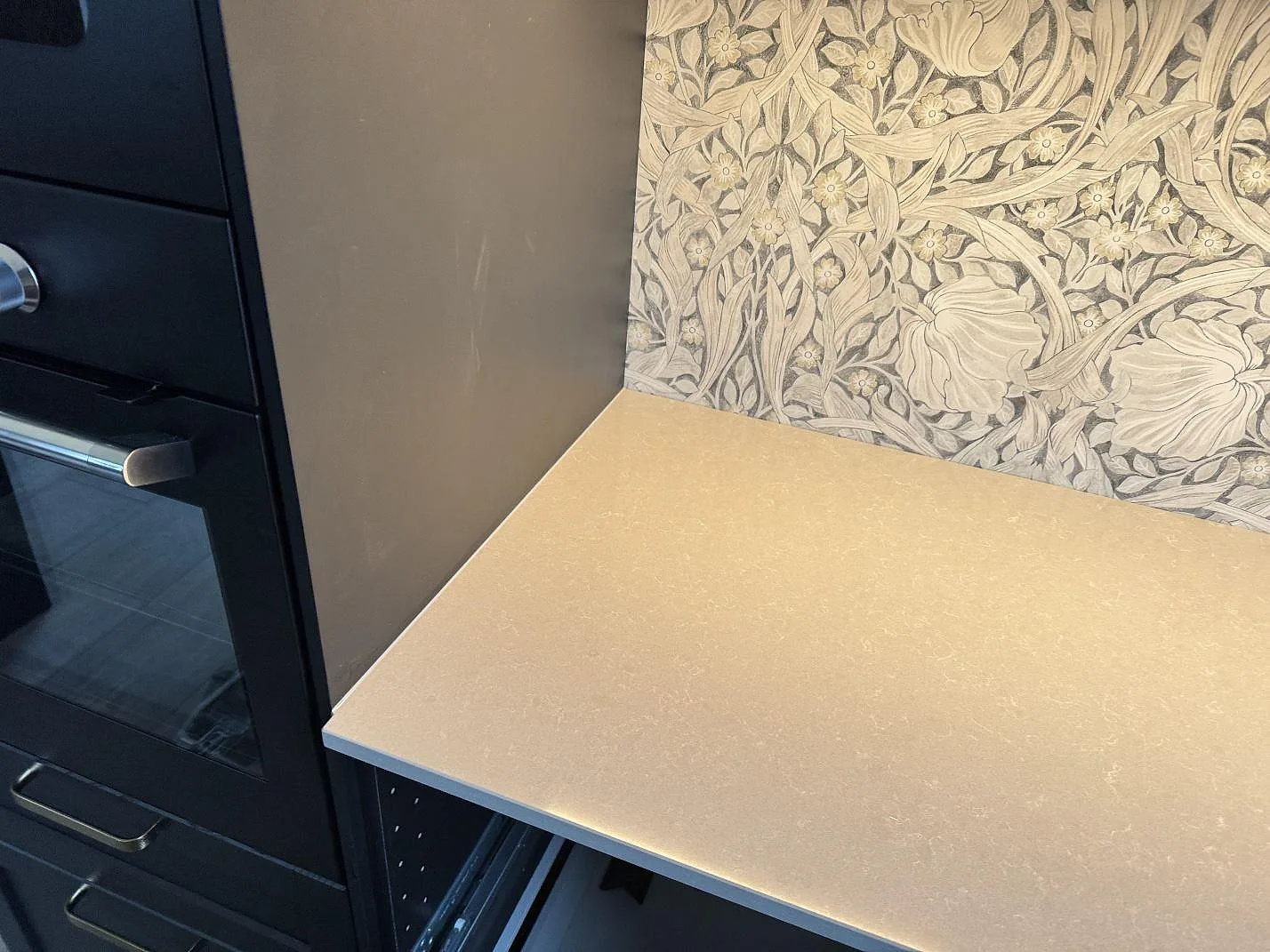 Køkkenbordplade i Technistone Noble Ivory White, Trelleborg – billede 5