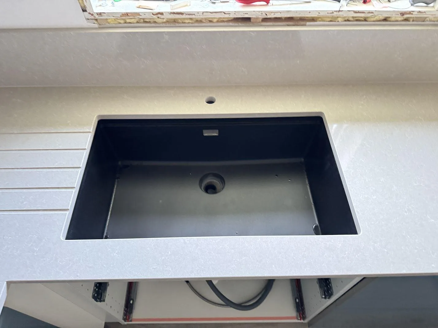 Køkkenbordplade i Technistone Noble Ivory White, Trollhättan – billede 5