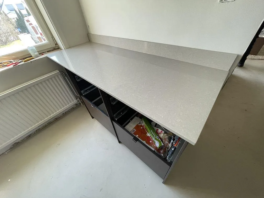 Køkkenbordplade i Technistone Noble Ivory White, Tyresö – billede 2