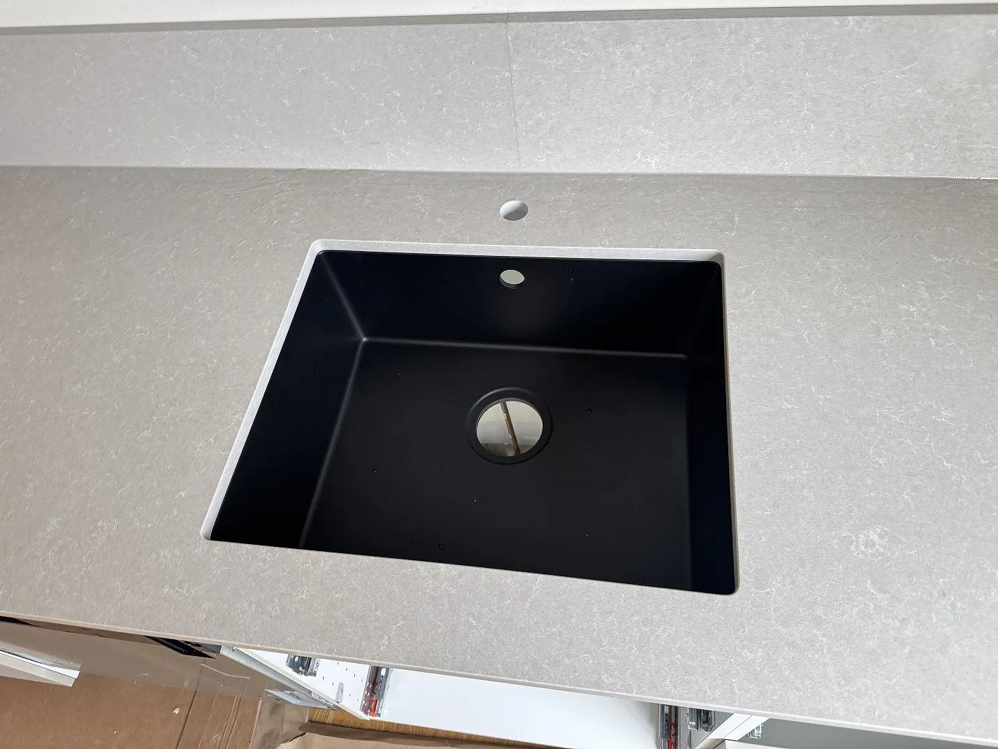 Køkkenbordplade i Technistone Noble Ivory White, Vänersborg – billede 2