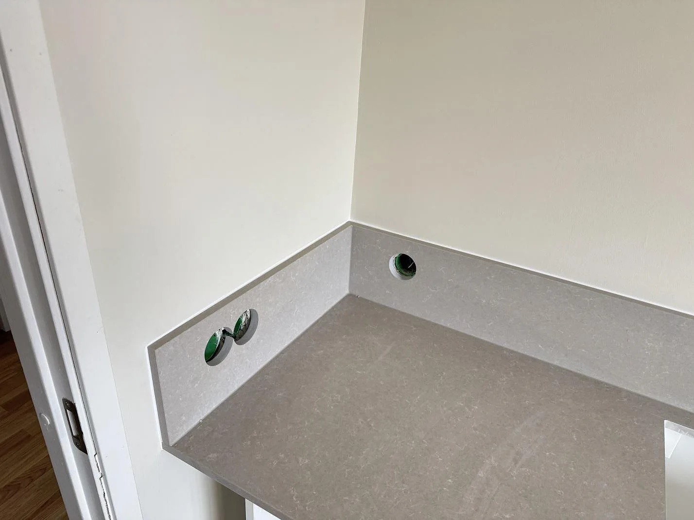 Køkkenbordplade i Technistone Noble Ivory White, Vänersborg – billede 6