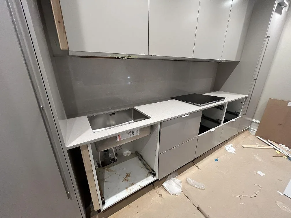 Køkkenbordplade i Technistone Noble Ivory White, Västerås – billede 2