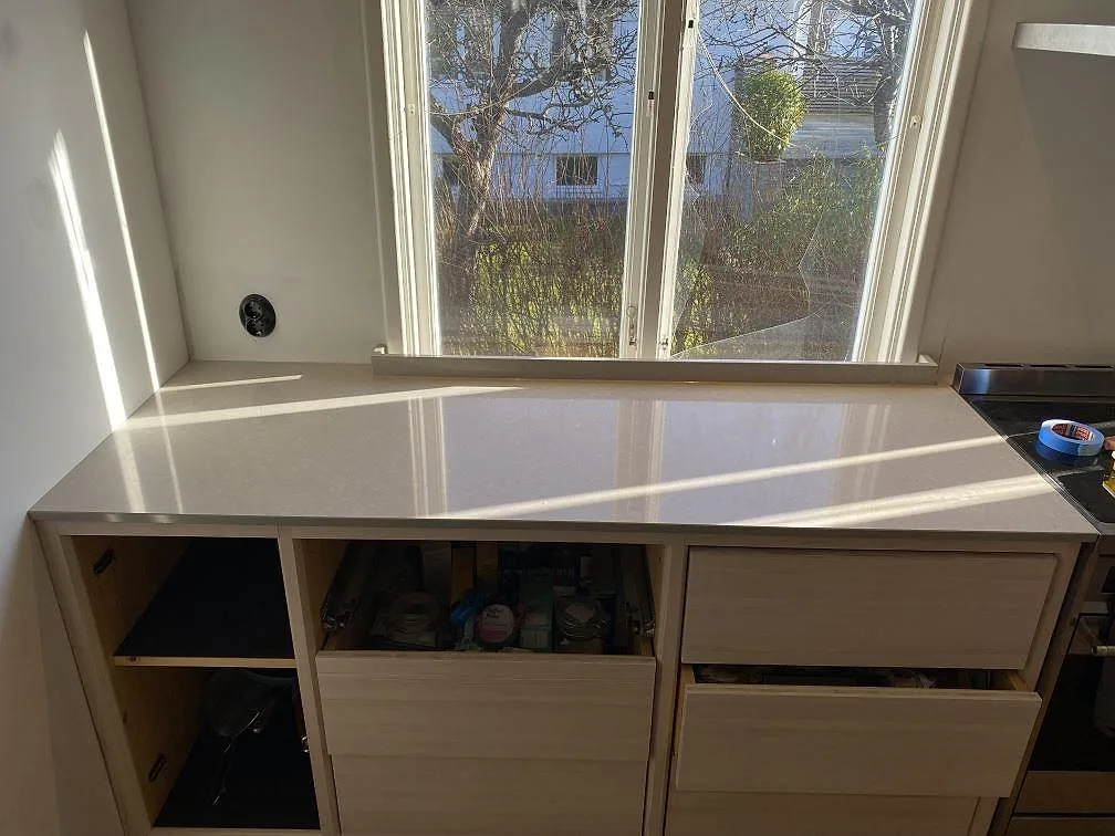 Køkkenbordplade i Technistone Noble Ivory White, Västra Frölunda – billede 2