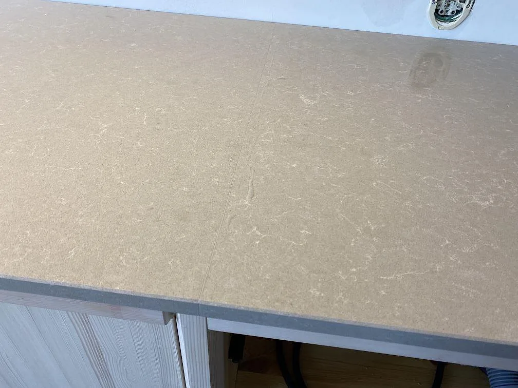 Køkkenbordplade i Technistone Noble Ivory White, Västra Frölunda – billede 6