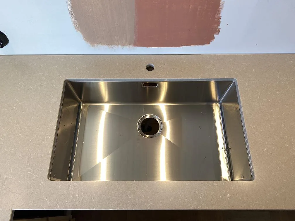 Køkkenbordplade i Technistone Noble Ivory White, Västra Frölunda – billede 7