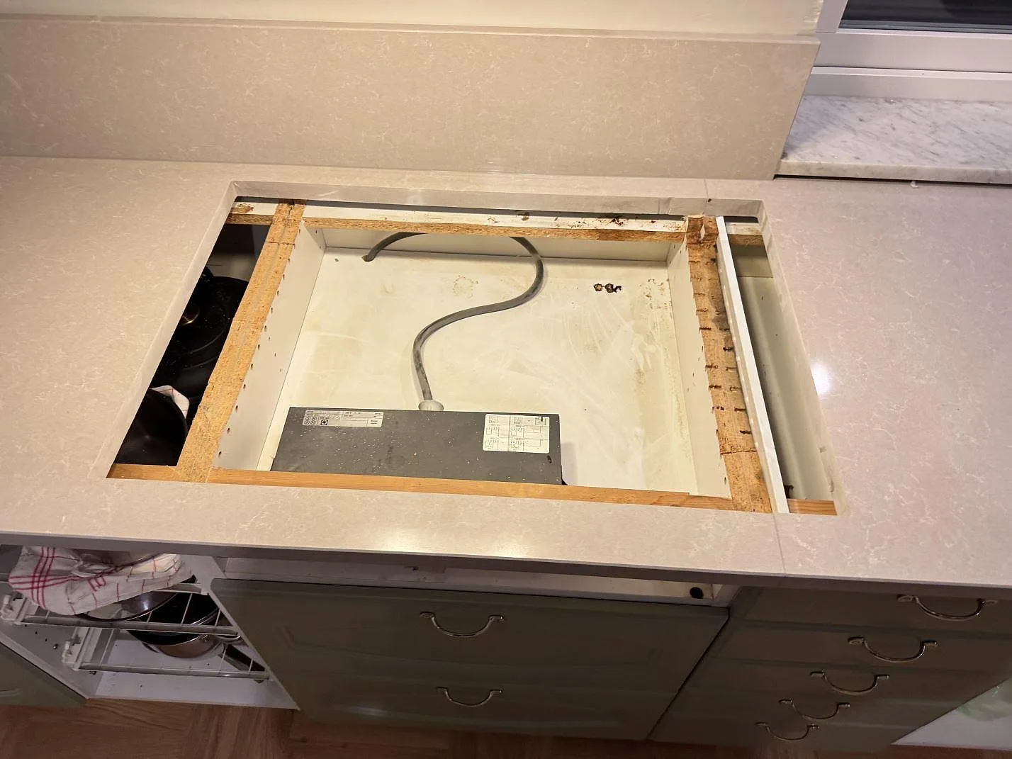 Køkkenbordplade i Technistone Noble Ivory White, Veberöd – billede 7
