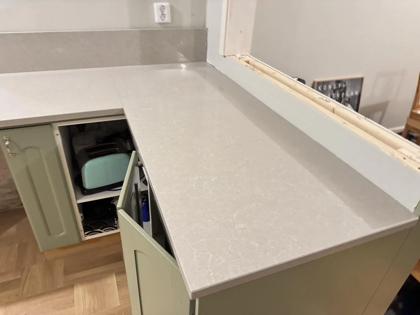 Køkkenbordplade i Technistone Noble Ivory White, Veberöd – billede 3