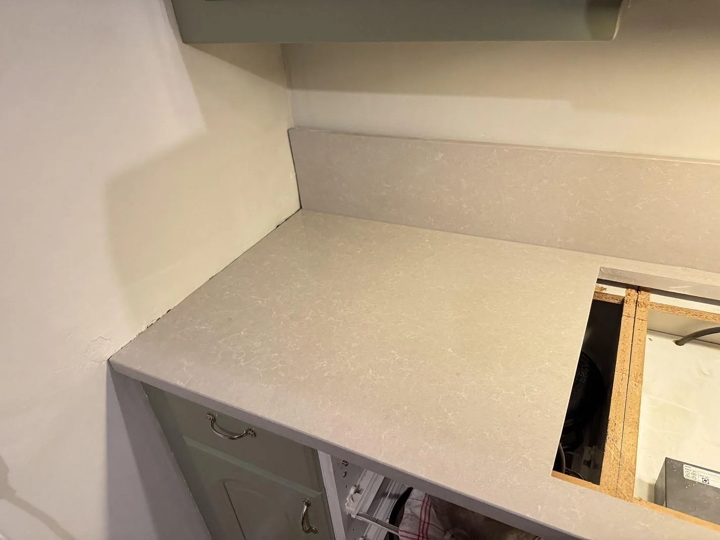 Køkkenbordplade i Technistone Noble Ivory White, Veberöd – billede 8