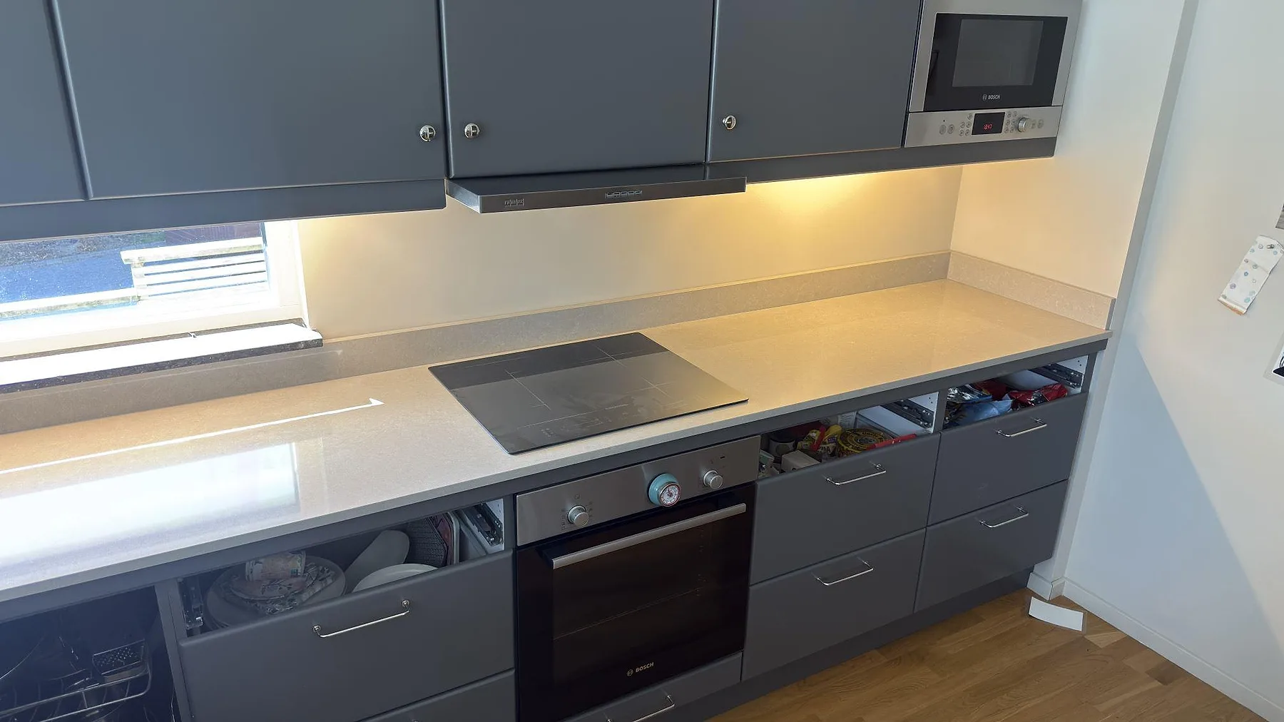 Køkkenbordplade i Technistone Noble Ivory White, Vega – billede 2