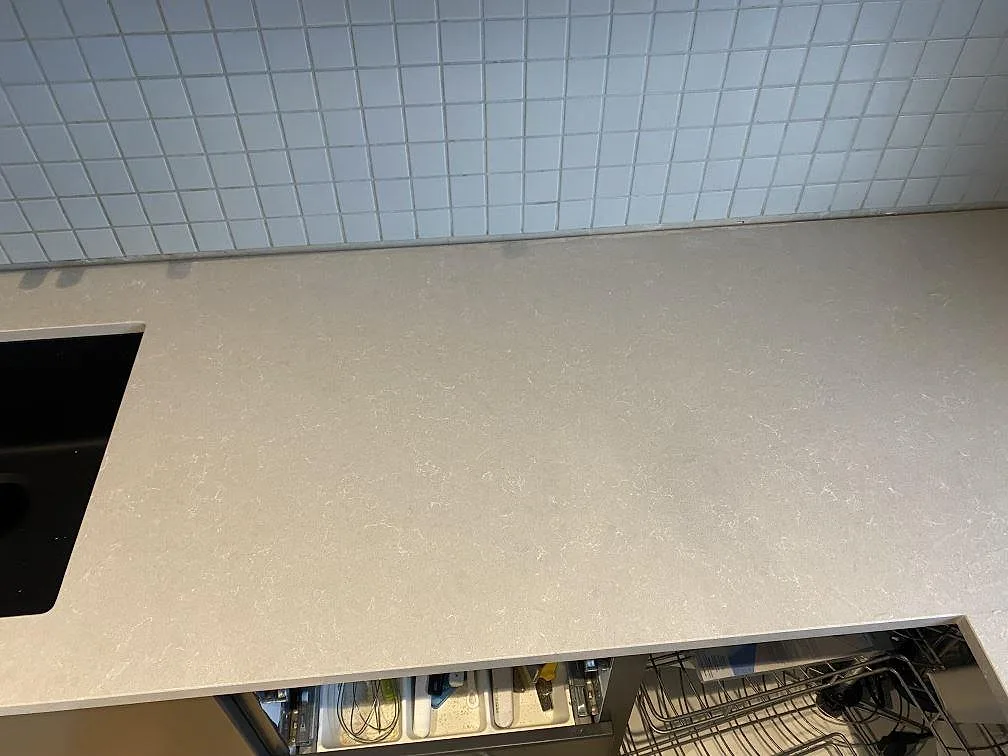 Køkkenbordplade i Technistone Noble Ivory White, Vellinge – billede 4