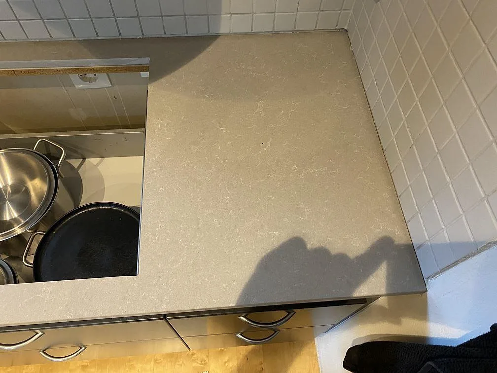Køkkenbordplade i Technistone Noble Ivory White, Vellinge – billede 8