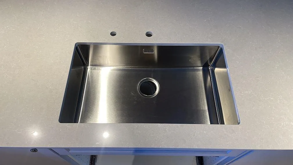 Køkkenbordplade i Technistone Noble Ivory White, Vellinge – billede 5