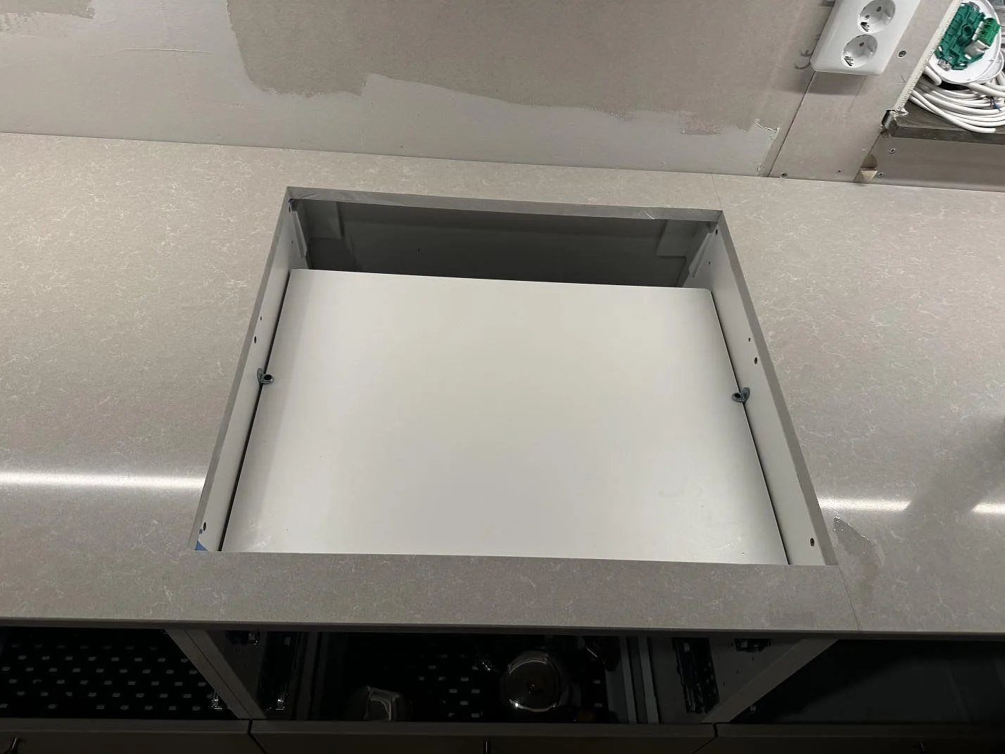 Køkkenbordplade i Technistone Noble Ivory White, Vintrie – billede 4