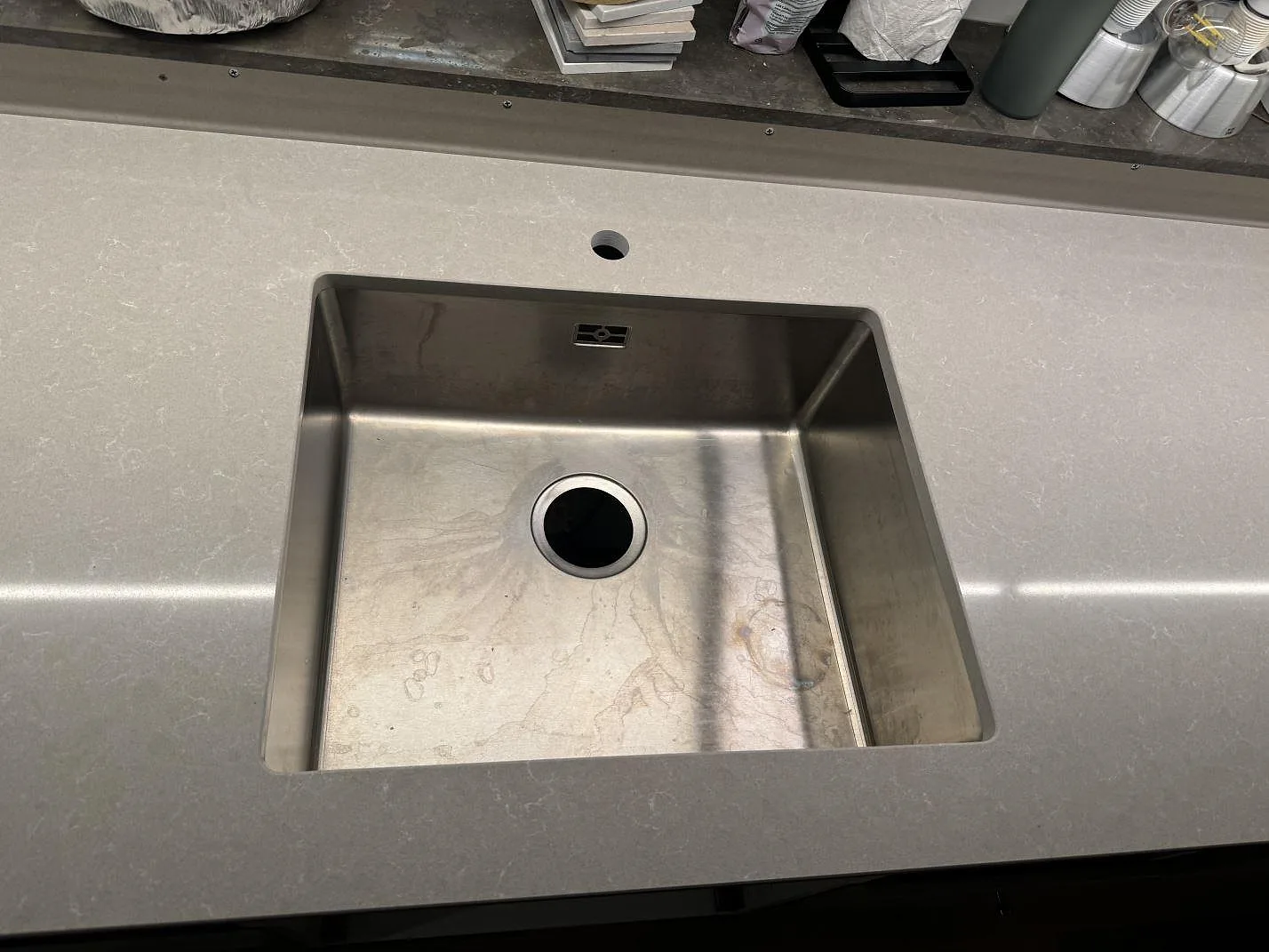 Køkkenbordplade i Technistone Noble Ivory White, Vintrie – billede 3