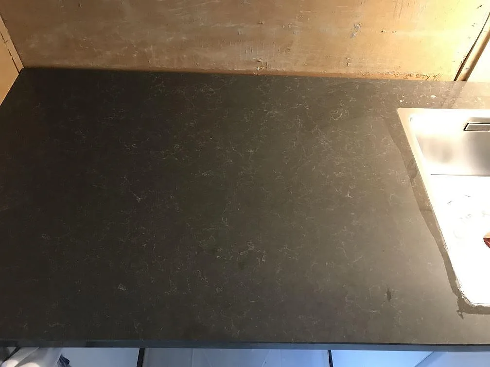 Køkkenbordplade i Technistone Noble Pietra Grey, Fjärås – billede 6