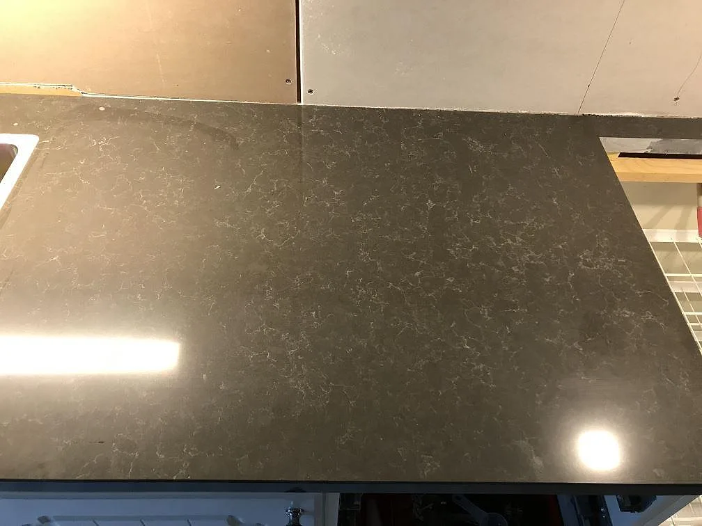 Køkkenbordplade i Technistone Noble Pietra Grey, Fjärås – billede 2