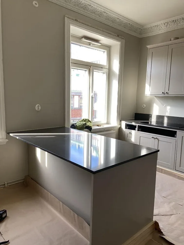 Køkkenbordplade i Technistone Noble Pietra Grey, Göteborg – billede 2