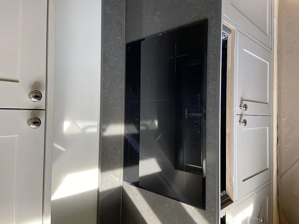 Køkkenbordplade i Technistone Noble Pietra Grey, Göteborg – billede 3