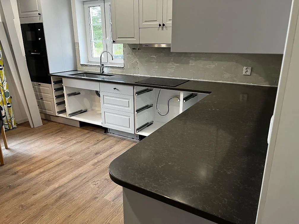 Køkkenbordplade i Technistone Noble Pietra Grey, Hästveda – billede 2