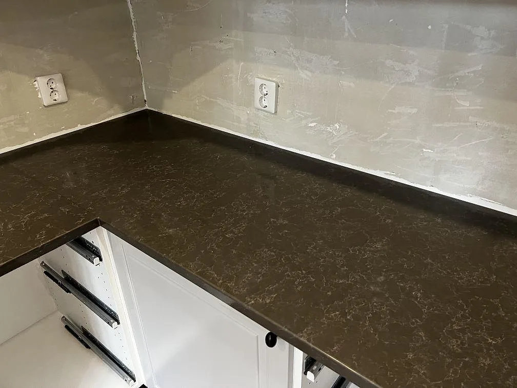 Køkkenbordplade i Technistone Noble Pietra Grey, Hästveda – billede 7