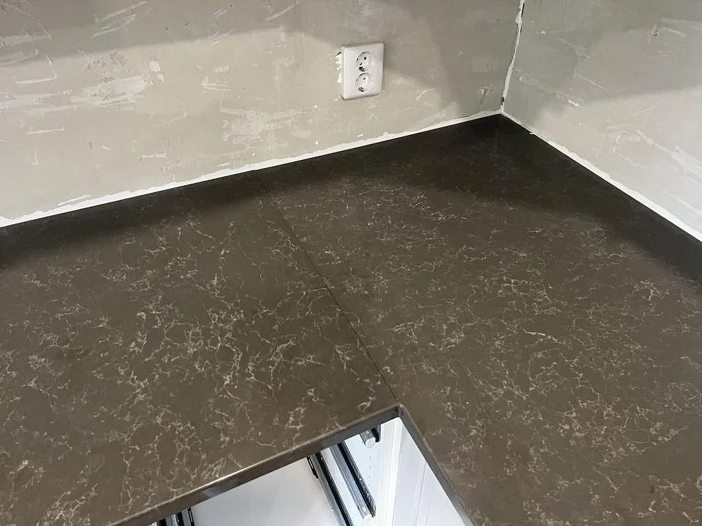 Køkkenbordplade i Technistone Noble Pietra Grey, Hästveda – billede 8